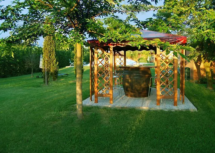 Отель Casale Belriguardo *